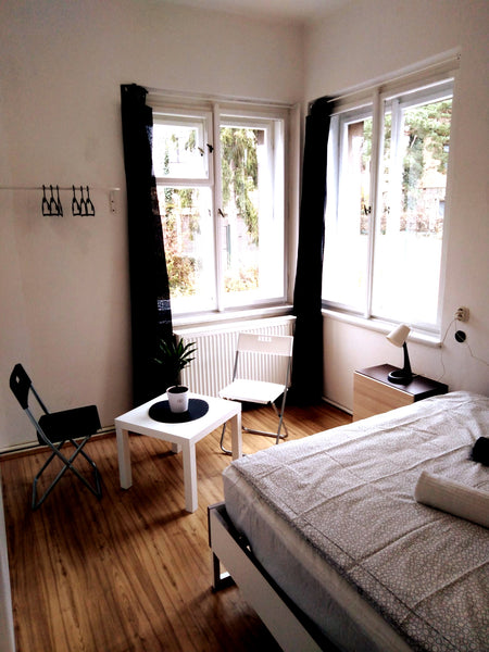 The house is located 18 min away from the center with public transport, 5 min wi Prague, Czechia Bright private room near city center Private room in home vacation rental 40325379