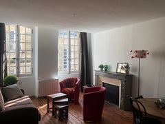 Bienvenue dans mon appartement conçu comme un cocon ! Il est confortable, chaleu Bordeaux, France un cocon dans le vieux Bordeaux Entire rental unit vacation rental 48583536