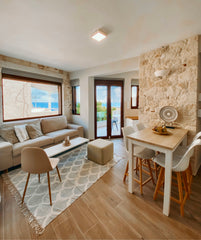 This house is the ideal option for your vacation in Makry-Gialos.<br /><br />The Makry Gialos, Greece Makry-Gialos Luxury Seaview Apartment Entire home vacation rental 48237397