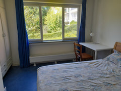 Grande chambre très claire, dans un joli quartier d'une commune alternative et f  Chambre d'hôtes "Entre ville et forêt" Shared room in bed and breakfast vacation rental 678021663281374814