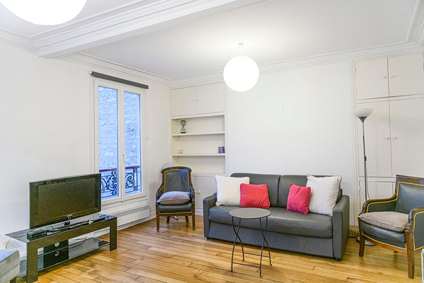 Superb 2 rooms at the metro Georges V, heart of the Champs Elysees, between the  Paris, France Amazing 2 rooms, heart of the Champs Elysees! Entire condo vacation rental 22667883