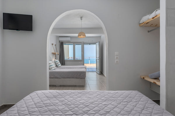 Featuring a pool with Caldera view, Gizis Exclusive enjoys a prime location on t  Standard Quadruple Room with Caldera View Private room in bed and breakfast vacation rental 42823765