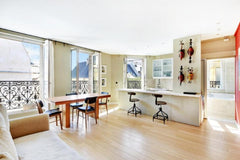 Deux grandes pièces (style loft de 65 m2) ouvertes sur 7 grandes fenêtres ensole Lyon, France Luxueux nid d'amour au coeur de Paris Entire rental unit vacation rental 23448357