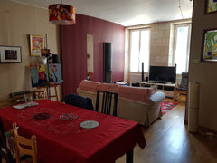 Venez découvrir le charme du vieux Lormont dans une maison ancienne rénovée. La  Bordeaux, France Maison Charmante dans le Vieux Lormont Entire home vacation rental 36163934