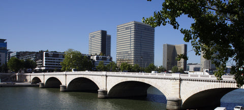 Appartement récent 60m2<br /><br />Une entrée avec placards<br />Une grande SDB   Appartement 60m2 avec chambre 15m2 à 2mn de BFM Private room in rental unit vacation rental 23458901