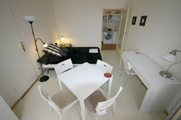 Jednoduché ale účelné zařízení. Pračka i myčka nádobí. Klidné místo blízko centr Czechia White apartment Entire rental unit vacation rental 19367106