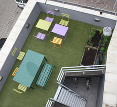 De kamer is ruim en lichtrijk en heeft WIFI. <br />Er is een dubbelbed op de eer  moderne woning niet ver van het centrum Private room in home vacation rental 44402538