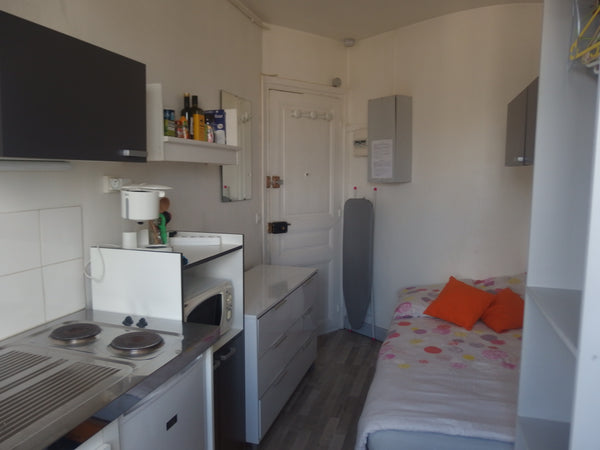 The room is ideally located just between the 11th and 12th disctricts, less than Paris, France Room Bastille-Gare de Lyon Entire rental unit vacation rental 7048845