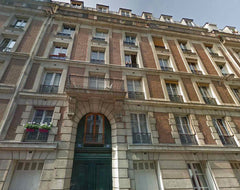 Petit deux pièces au cœur d'un quartier comportant de nombreux petits restaurant Croissy-sur-Seine, France Pied à terre au cœur du XIeme Entire rental unit vacation rental 6336079