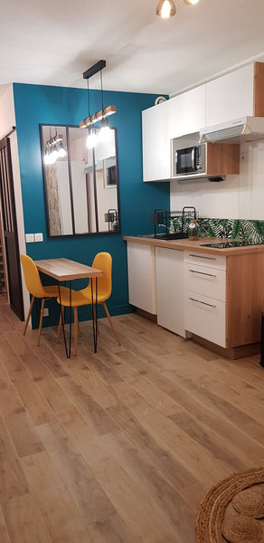 Très beau studio rénové de 19 m2 en rez de chaussée dans une résidence sécurisée Ludon-Médoc, France Studio Neuf et très bien équipé Entire rental unit vacation rental 49102620