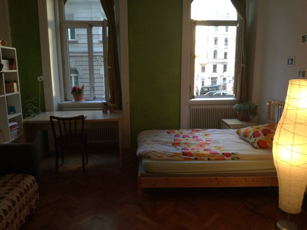 Du suchst eine gemütliche und helle Unterkunft in Wien? Du möchtest nicht viel b Vienna, Austria Light & cozy room in perfect location! Private room in rental unit vacation rental 20487565