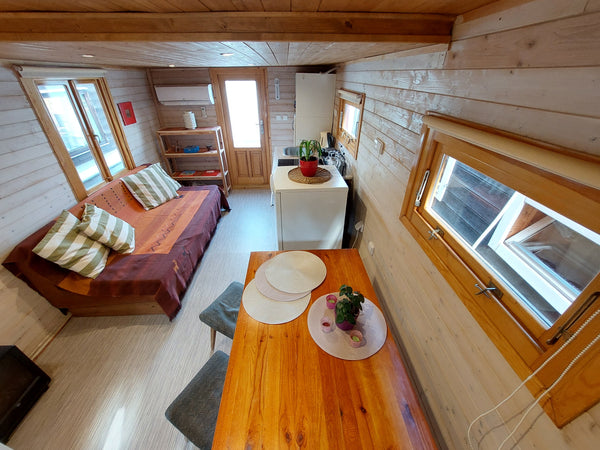La Traviata is compact & comfy for 3 guests max. Very nice and cute houseboat wi Prague, Czechia ♥TRAVIATA♥Houseboat for max 3-River&Castle view Houseboat vacation rental 38394051