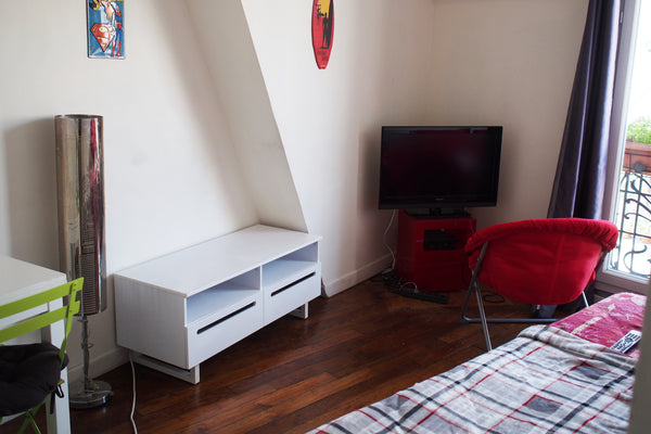 This little apartment is located in Gambetta in the 20th district of Paris.<br / Paris, France 2 Rooms Apartment Near Père Lachaise Cemetery Entire rental unit vacation rental 19667988
