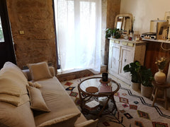 Bonjour<br />Je vous propose mon logement très propre et pratique, dans lequel j Lyon, France Studio bord de Saône, Lyon 9 secteur Valmy Entire rental unit vacation rental 24261095