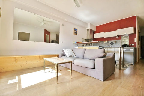 - Location 25 nuits minimum -<br />L'appartement est situé sur les quais de Saon Fréjus, France Appartement 2 pièces Quais de Saone Lyon 9 Entire rental unit vacation rental 49740896