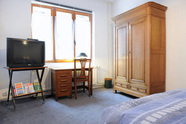 Au cœur du quartier Pinoy (métro proche), à Auderghem, petit village au sud de l Auderghem, Belgium Studio (1-2 personnes) métro proche Private room in bed and breakfast vacation rental 3717573