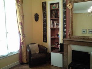 Située au rez-de-chaussée, elle est organisée comme un studio avec son entrée sé Paris, France Chambre d'hôtes Paris tour Eiffel Private room in guesthouse vacation rental 20222234