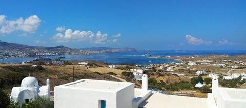 This maisonette accommodates 1 couple (2 adults) or a family with a child ( 2 ad Athens, Greece "White Blue" Sunset View Maisonette Paros Entire rental unit vacation rental 50905153