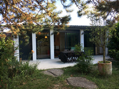 L'appartement en fond de parcelle possède une grande terrasse arborée et une cha Bègles, France Bel appartement avec terrasse et jardin arborés Entire rental unit vacation rental 43723575