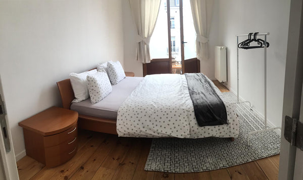 Chambre dans superbe maison de maître en plein centre de BRUXELLES à moins d'un   Chambre dans superbe maison de maître au centre de BRUXELLES. À moins d'1km de la Grande Place. Private room in rental unit vacation rental 51118608