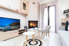 Relax by making a unique and tranquil getaway to a seaside two-storey house. The Chania, Greece Παραθαλάσσια κατοικία με μπάρμπεκιου και τζακούζι Entire villa vacation rental 556575867448504446