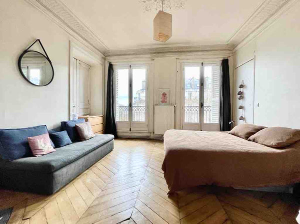 Chambre Privée dans appartement Haussmannien<br />Système d’Alarme<br /><br /><b Paris, France Chambre Privée Appart Haussmannien Private room in rental unit vacation rental 22260778