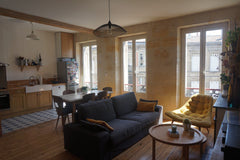 Charmant appartement bordelais, très lumineux, situé à 10min à pied de la place  Bordeaux, France Charmant appartement Bordelais Entire rental unit vacation rental 27502261