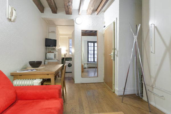 Charming studio on the 2nd floor of a nice XIX’s building, offering a very conve Paris, France Studio Saint-Germain Paris 5 Rue des Canettes Entire rental unit vacation rental 4911000