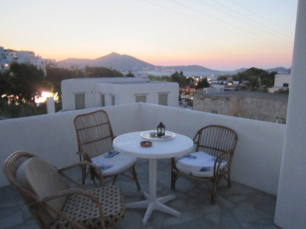 Cozy duplex (~30m2) with Greek island traditional decoration, in the center of N  Fany Studio Naoussa 2 Entire rental unit vacation rental 11348105