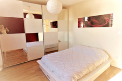 Chambre privative calme et cozy d'environ 15m² , meublée d'un lit double, d'une  Agde, France Grande chambre cozy et lumineuse proche metro Private room in rental unit vacation rental 32343021