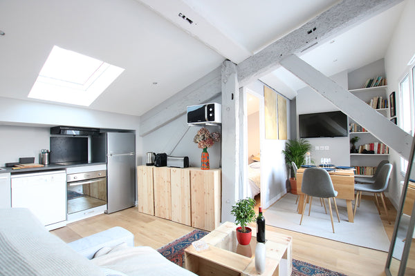 Ideally located in the heart of the historic center, on the Cours du Chapeau Rou  Confortable apartment Grand Théâtre Entire rental unit vacation rental 27794592