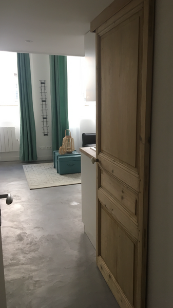 Simplifiez-vous la vie dans ce logement paisible et central.<br /><br /><b>The s Vienne, France Vert d eau Vieux Lyon# Entire rental unit vacation rental 52957025