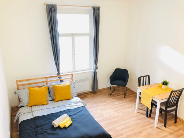 newly renovated, sunny apartment in a very quiet street in excellent central loc London, United Kingdom sunlit studio in quiet &excellent central location Entire rental unit vacation rental 24644167