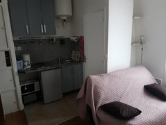 A stone's throw away from Gambetta metro station in a very beautiful Parisian bu Gradignan, France Studio Place Gambetta Entire rental unit vacation rental 9906504
