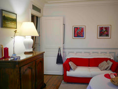 Je suis une dame retraitée, qui propose un agréable petit appartement situé entr Paris, France Paris petit coin douillet Entire rental unit vacation rental 9952