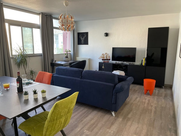 A 150m des quais de Bordeaux, 2 arrêts de la cité du Vin et 4 stations de tramwa Mérignac, France Appartement 2 pièces au cœur de Bordeaux Chartrons Entire condo vacation rental 40563954