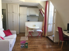 Experience "island life" at its best on Île Saint-Louis & in confort. Newly refu Reims, France Balconies - Île Saint-Louis Entire rental unit vacation rental 23280512