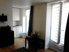 Idéalement situé entre Montmartre et Pigalle, ce studio lumineux et cosy donne s Paris, France Joli studio entre Montmartre et Pigalle Entire rental unit vacation rental 23735987