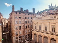 Ce logement unique est proche de tous les sites et commodités, ce qui facilite v Lyon, France Magnifique appartement Neruda avec très belle vue Entire rental unit vacation rental 627978280635416398
