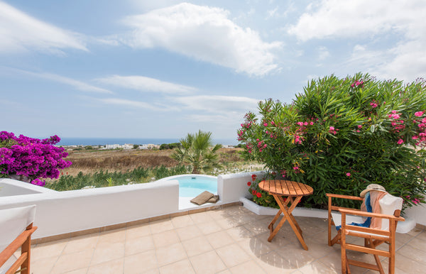 The fully equiped studio with private entrance, kitchen, bathroom, and veranda i Thera, Greece Beautiful studio with jacuzzi in traditional house Entire rental unit vacation rental 16391747