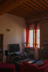 Appartement de type canut : murs en pierres, poutres apparentes. <br />Situé à l Lyon, France Superbe Canut de 60m² Croix Rousse Entire rental unit vacation rental 9398426