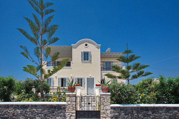 Serene Villa is a  newly renovated villa, just a step away from the black beach   IDEAL FOR FAMILIES AND SINGLES Entire villa vacation rental 43451754