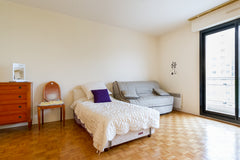 In the Eiffel Tower area.<br />Quiet studio , for 3 people.<br />Market close to Paris, France Nice Studio apartment Entire rental unit vacation rental 5332989