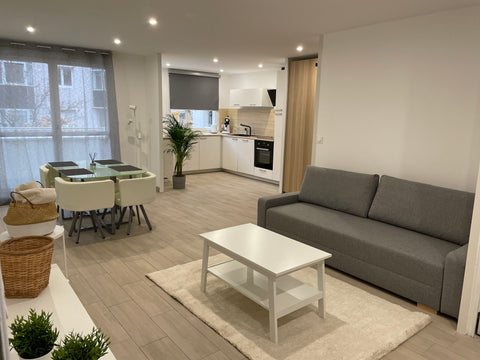 Appartement 2 pièces situé Place des Pavillons et de ses restaurants et commerce Vaulx-Milieu, France 2 pièces confort balcon/garage Entire condo vacation rental 767267365720835441