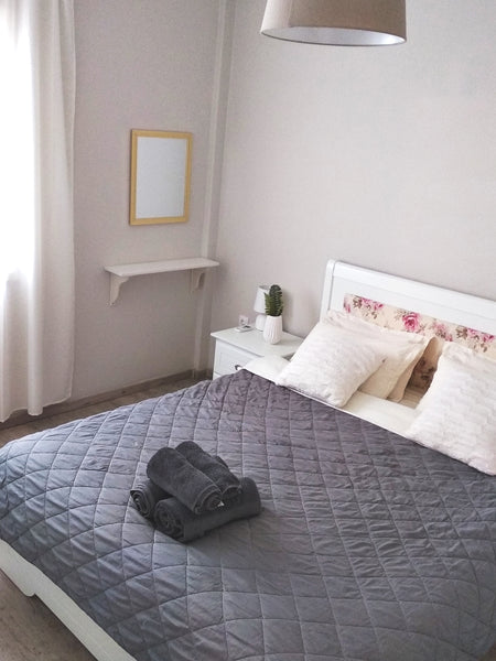 Welcome to Thessaloniki<br />My space is cozy lightfull and well equiped for a p Thessaloniki, Greece Chic and lightfull apartment in the center Entire rental unit vacation rental 21321596