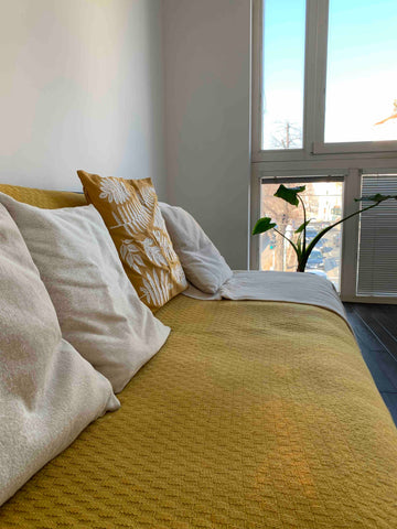 Apartment is in historic part of Vienna. Tram and 2 busses right in front. Very  Vienna, Austria Sunny escape. Tram in front.25 mins to city center Entire condo vacation rental 560560891793437387