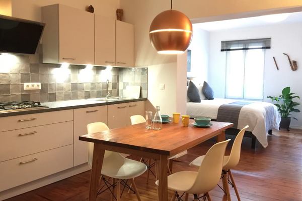 Studio entièrement rénové au centre de Bruxelles.<br />De nombreux équipements e Brussels, Belgium New & Confortable Near Grand place & Midi Station Entire rental unit vacation rental 45201347