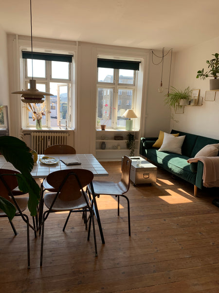 Cozy apartment in the middle of Copenhagen with a living room, bedroom with a bu  Hyggelig lejelighed på Vesterbro Entire condo vacation rental 44101836