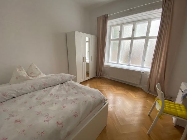 Genieße das einfache Leben in dieser ruhigen und zentral gelegenen Unterkunft. G  schönes Privatzimmer im grünen Herzen Wiens! Private room in rental unit vacation rental 645435172890541056