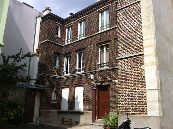 Deux-pièces de 29m², dans un petit immeuble en brique de deux étages. L'appartem Paris, France Idéal couples // Buttes Chaumont Entire rental unit vacation rental 1436011